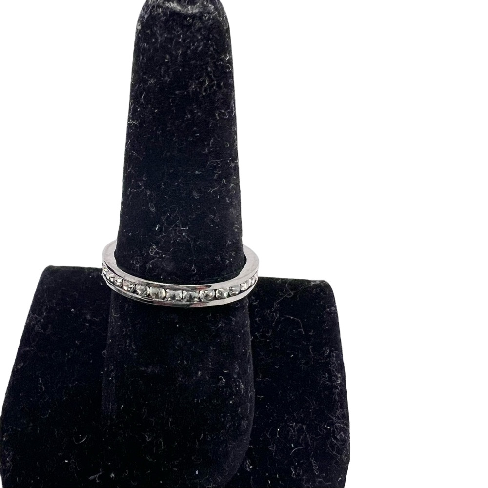🍭6/$30 silver tone jewel studded ring band - size 8.25